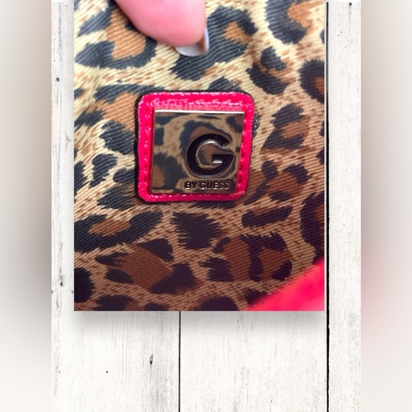 Vintage Guess Pouch Wristlet Wallet Zipper Closure Silver Accents Small Bag NWT - Picture 4 of 7